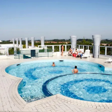 Apartman Comfortable Flat With Shared Pool *