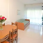 Comfortable Flat With Shared Pool * 비비오네